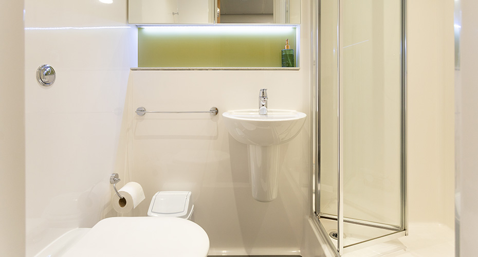 East Park Standard bathroom