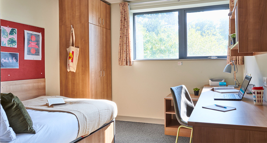 A classic ensuite bedroom at Northfield