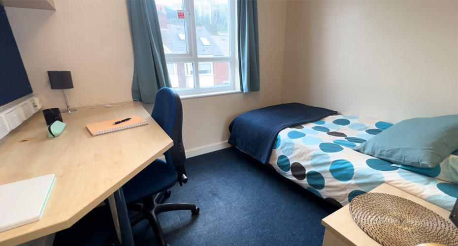 An ensuite bedroom in Point Exe